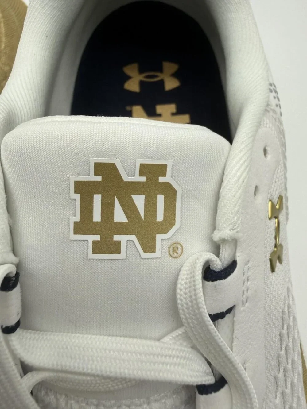 New Notre Dame Fighting Irish Mens Size 10.5 White Under Armour Infinite Elite 2